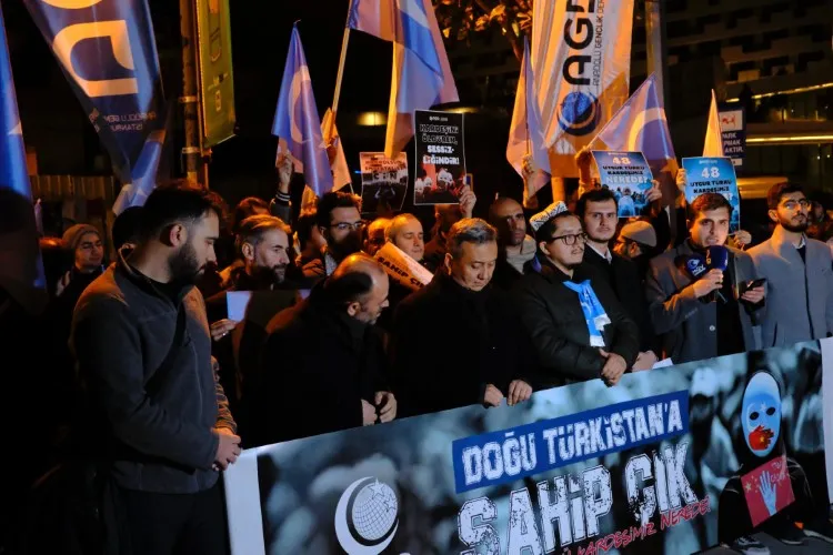 AGD İstanbul Üniversiteler Komisyonu, Doğu Türkistana Sahip Çıkma Eylemi Düzenledi