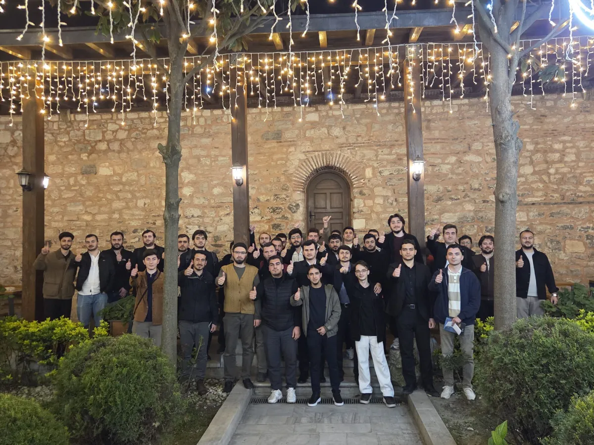 Müjdecim, Kurtarıcım, Efendim, Peygamberim; Sana uymayan ölçü, hayat olsa teperim!