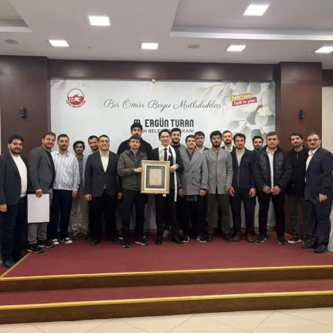 Komisyon üyelerimiz ve mezunlarımız ile birlikte, üniversite komisyonu mezunlarımızdan… fotoğraf 3