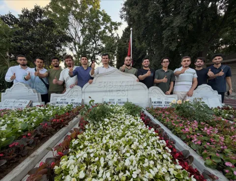 Bizim davamızda kimse kendisi için yaşamaz fotoğraf 3