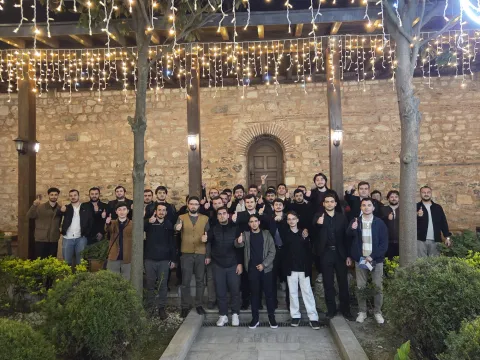 Müjdecim, Kurtarıcım, Efendim, Peygamberim; Sana uymayan ölçü, hayat olsa teperim! fotoğraf 1