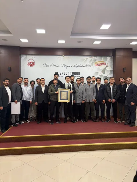 Komisyon üyelerimiz ve mezunlarımız ile birlikte, üniversite komisyonu mezunlarımızdan… fotoğraf 2