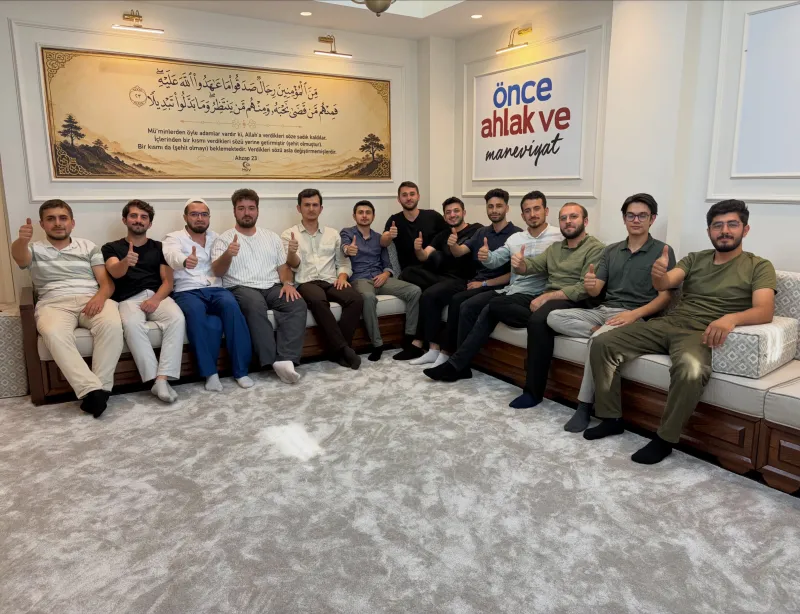 Bizim davamızda kimse kendisi için yaşamaz