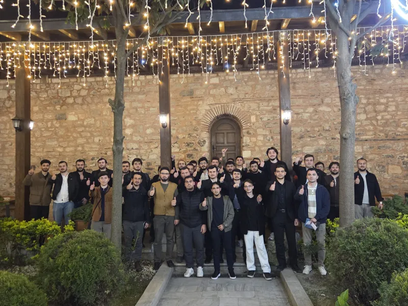 Müjdecim, Kurtarıcım, Efendim, Peygamberim; Sana uymayan ölçü, hayat olsa teperim!